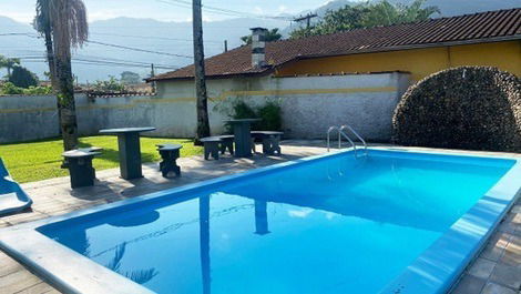 Casa c/piscina p/15 a 20 pessoas - WIFI -300 m da praia Sapê- Ubatuba