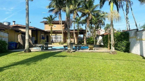 Casa con piscina para 15 a 20 personas - WIFI - 300 m de la playa de Sapê - Ubatuba