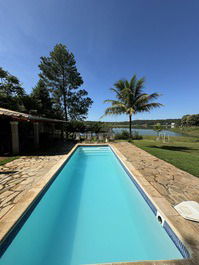 Mansion on the shores of Lake Corumbá