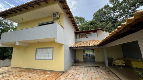 Mansion on the shores of Lake Corumbá