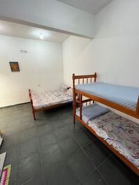 SUITES A 10 MINUTOS DE PLAYA ENSEADA (GUARUJÁ) - AMARILLO