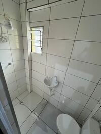 SUITES A 10 MINUTOS DE PLAYA ENSEADA (GUARUJÁ) - AMARILLO