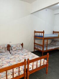 SUITES A 10 MINUTOS DE PLAYA ENSEADA (GUARUJÁ) - AMARILLO