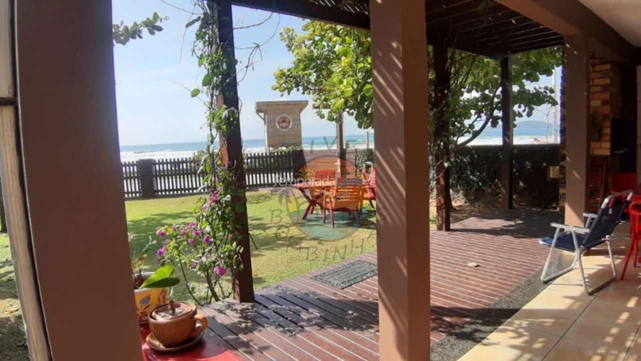 Casa para aluguel de temporada em Bombinhas (Praia de Bombas)