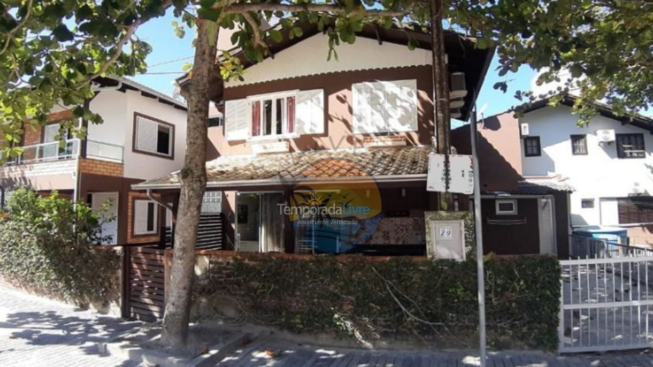 Casa para aluguel de temporada em Bombinhas (Praia de Bombas)