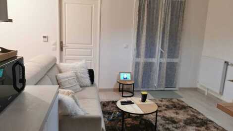 Bedroom and living room for 4 people 25 minutes from Paris