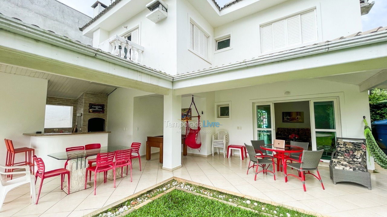 Casa para aluguel de temporada em Guarujá (Praia do Pernambuco)