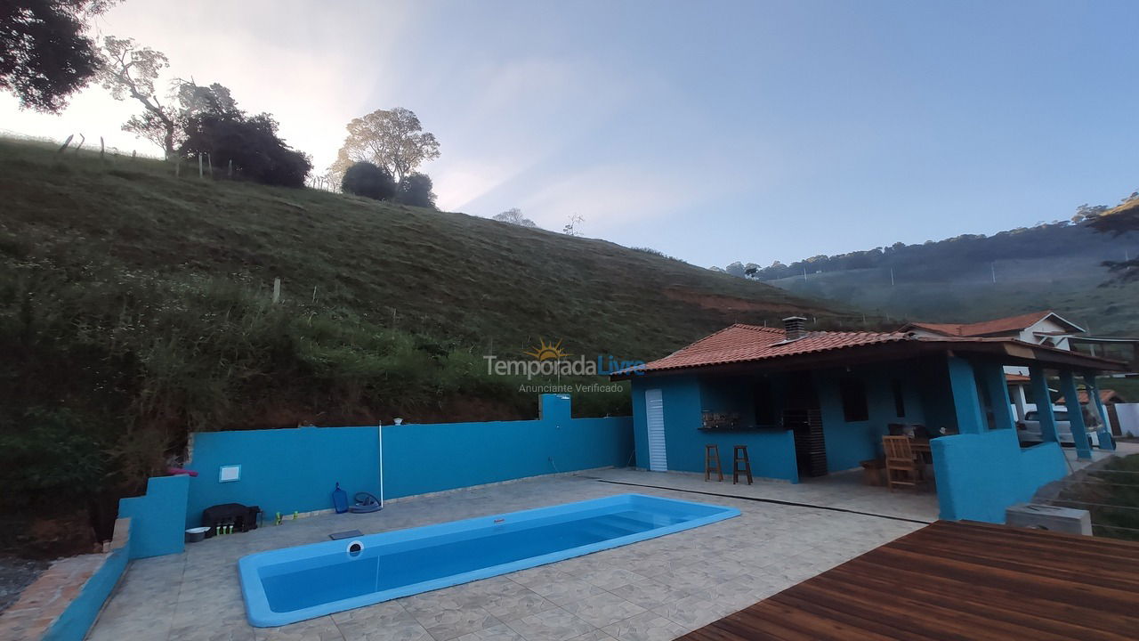 Casa para alquiler de vacaciones em São Bento do Sapucaí (Bairro do Pinheiro)