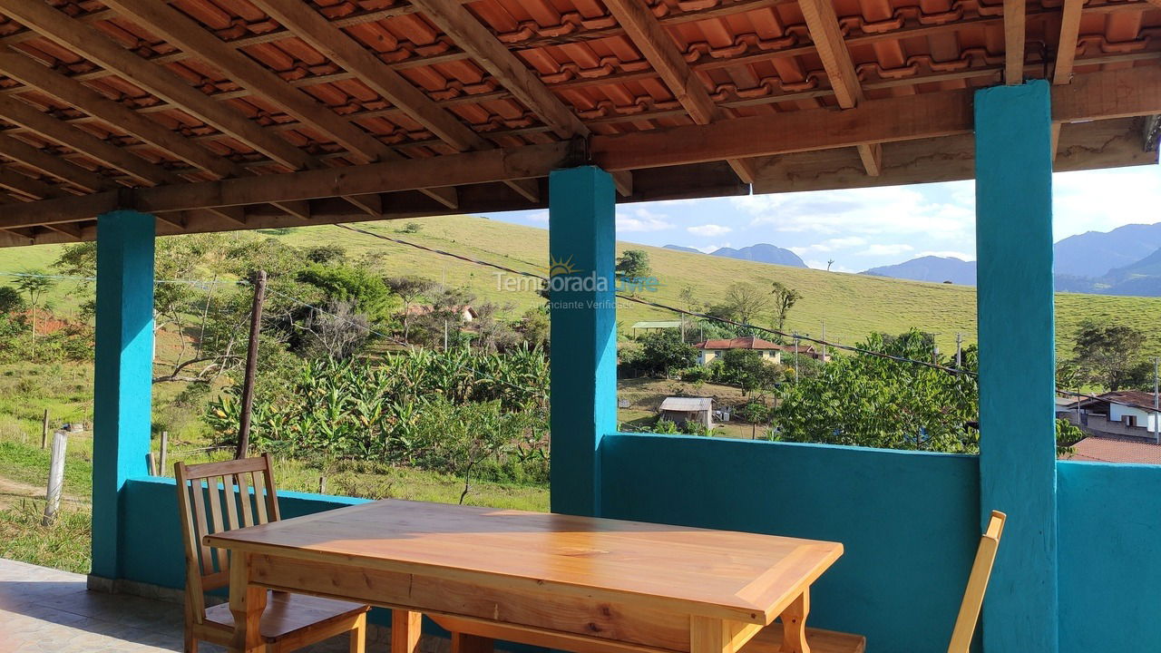 Casa para aluguel de temporada em São Bento do Sapucaí (Bairro do Pinheiro)