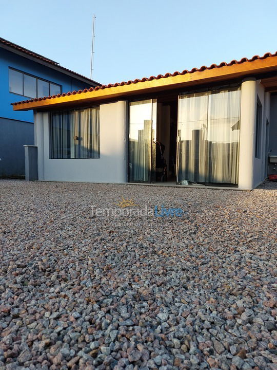 Casa para aluguel de temporada em Bombinhas (Mariscal)