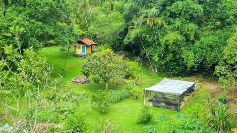 Casinha de boneca, área fogueira, horta