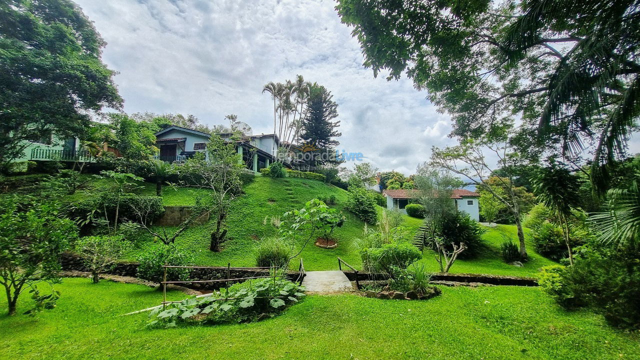 Casa para alquiler de vacaciones em Joanópolis (Condomínio Porto danalis)