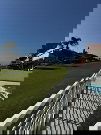 Casa de playa a cuadra del mar con piscina, aire acondicionado, TV y WI FI