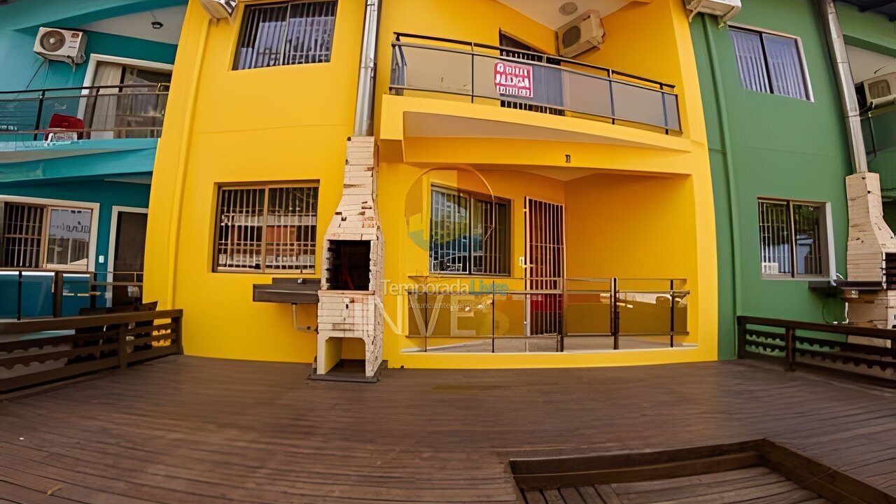 Casa para aluguel de temporada em Bombinhas (Praia de Bombas)