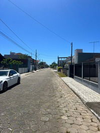 Excelente casa adosada con piscina, billar, 2 dormitorios con aire acondicionado.