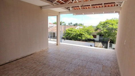 Excelente casa adosada con piscina, billar, 2 dormitorios con aire acondicionado.