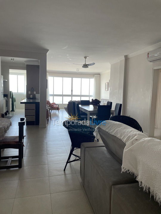 Apartamento para aluguel de temporada em Itapema (Meia Praia)