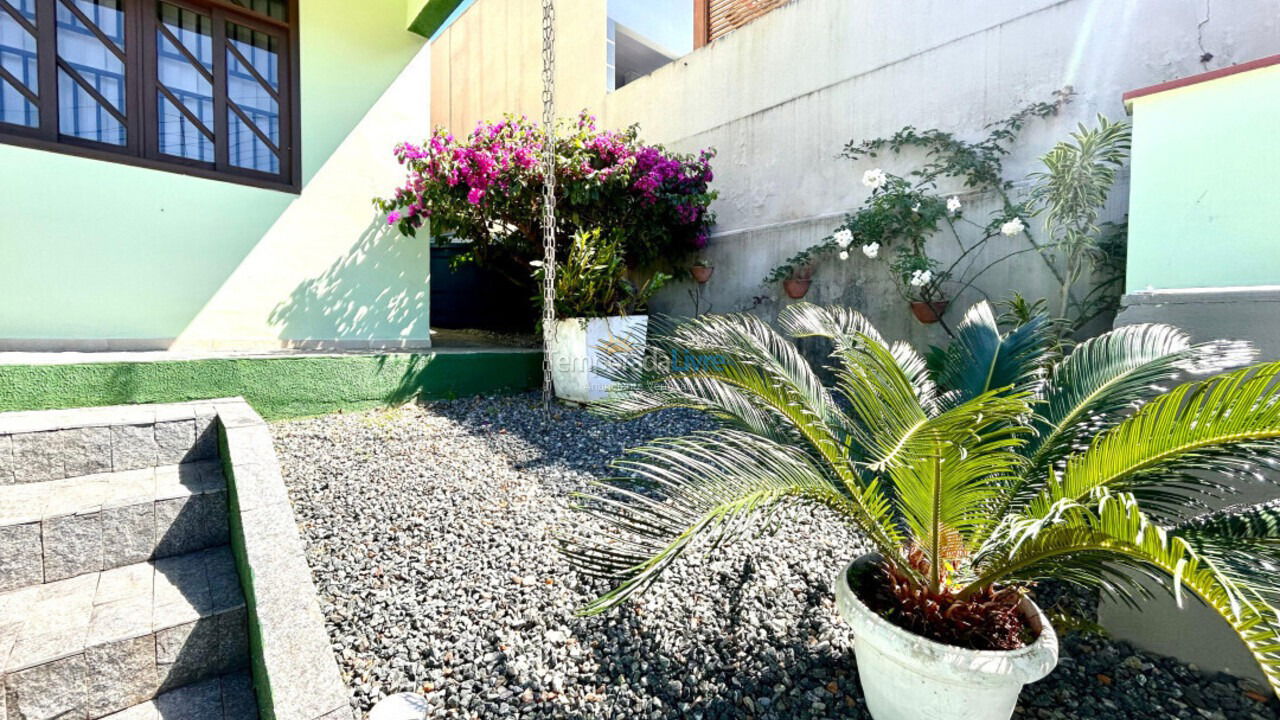 Casa para aluguel de temporada em Bombinhas (Praia de Zimbros)