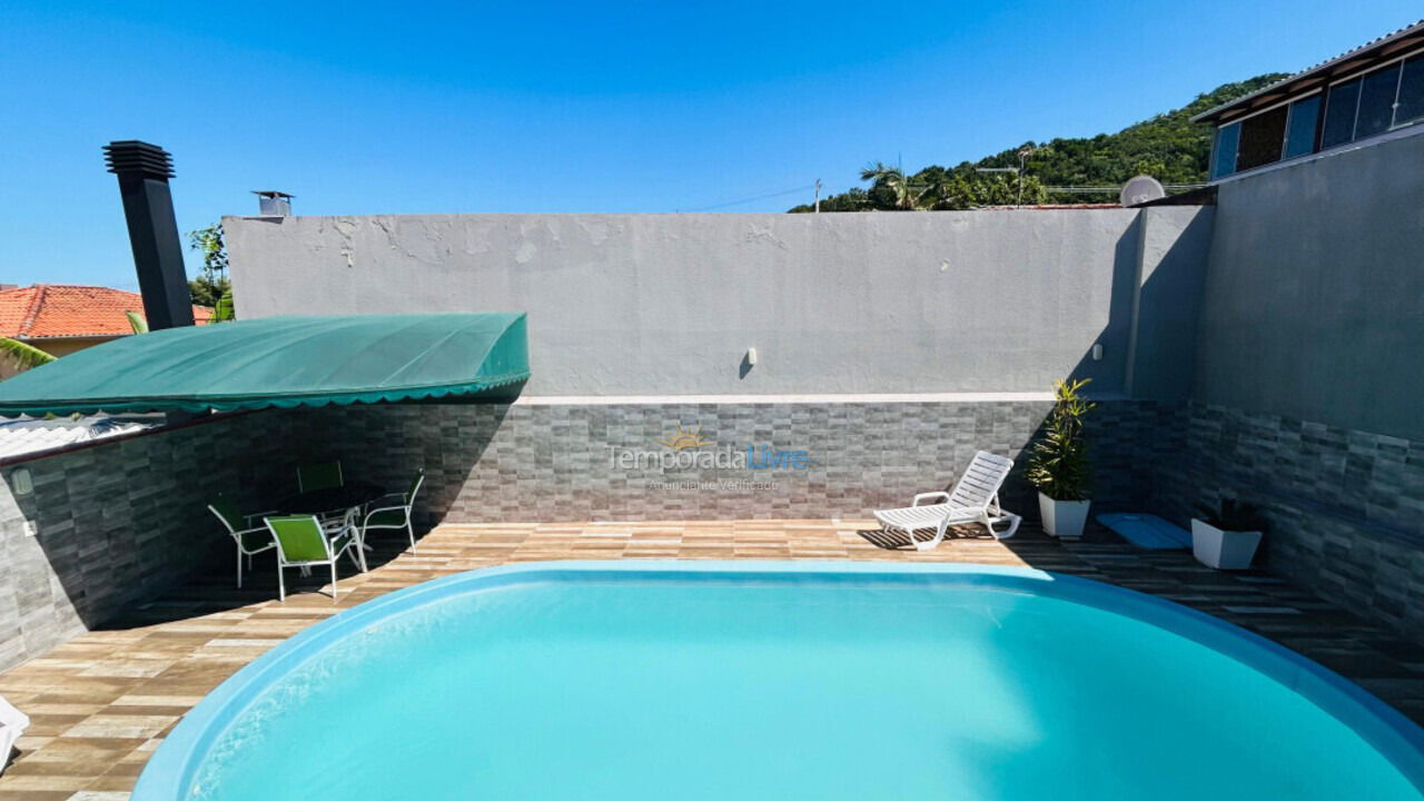 Casa para alquiler de vacaciones em Bombinhas (Praia de Zimbros)