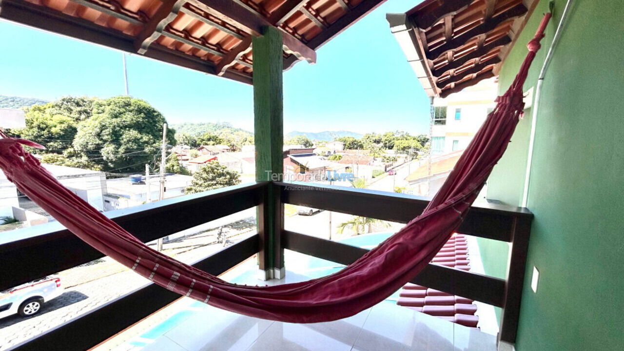 Casa para aluguel de temporada em Bombinhas (Praia de Zimbros)