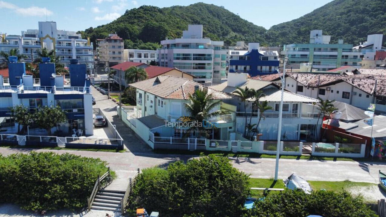 Casa para aluguel de temporada em Bombinhas (Praia de Bombas)