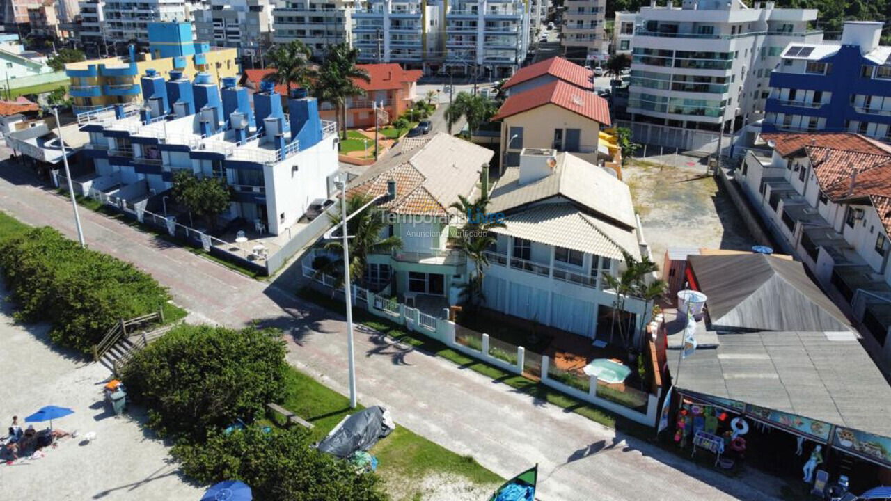 Casa para aluguel de temporada em Bombinhas (Praia de Bombas)