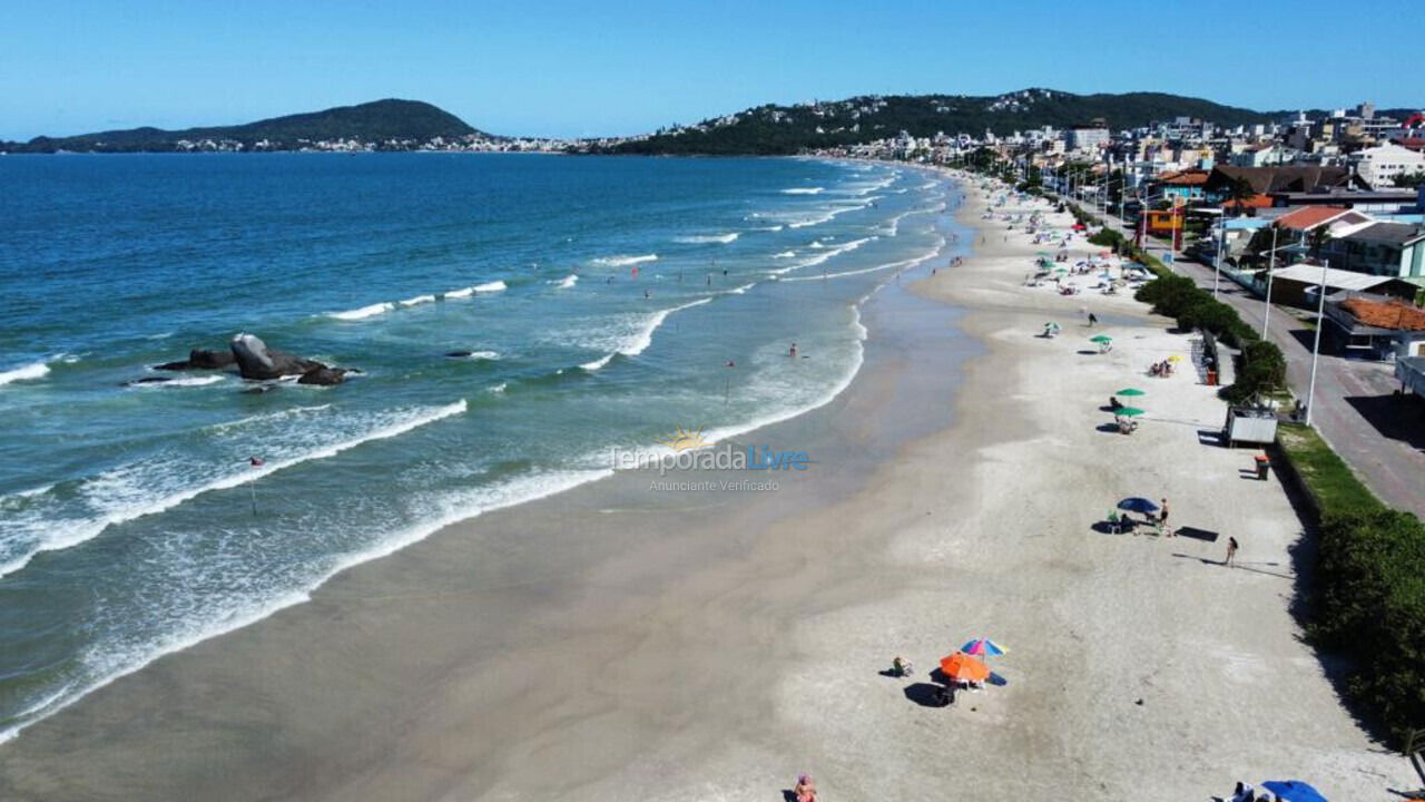 Casa para aluguel de temporada em Bombinhas (Praia de Bombas)