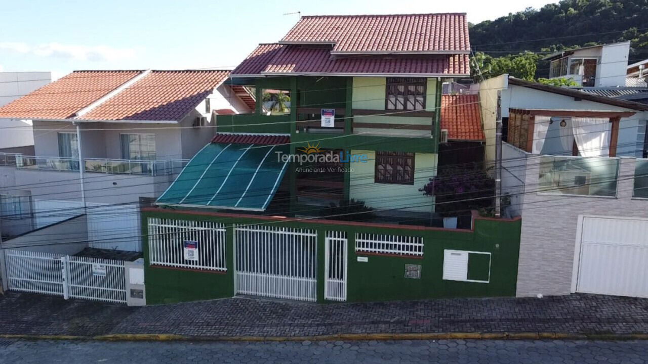 Casa para alquiler de vacaciones em Bombinhas (Praia de Zimbros)