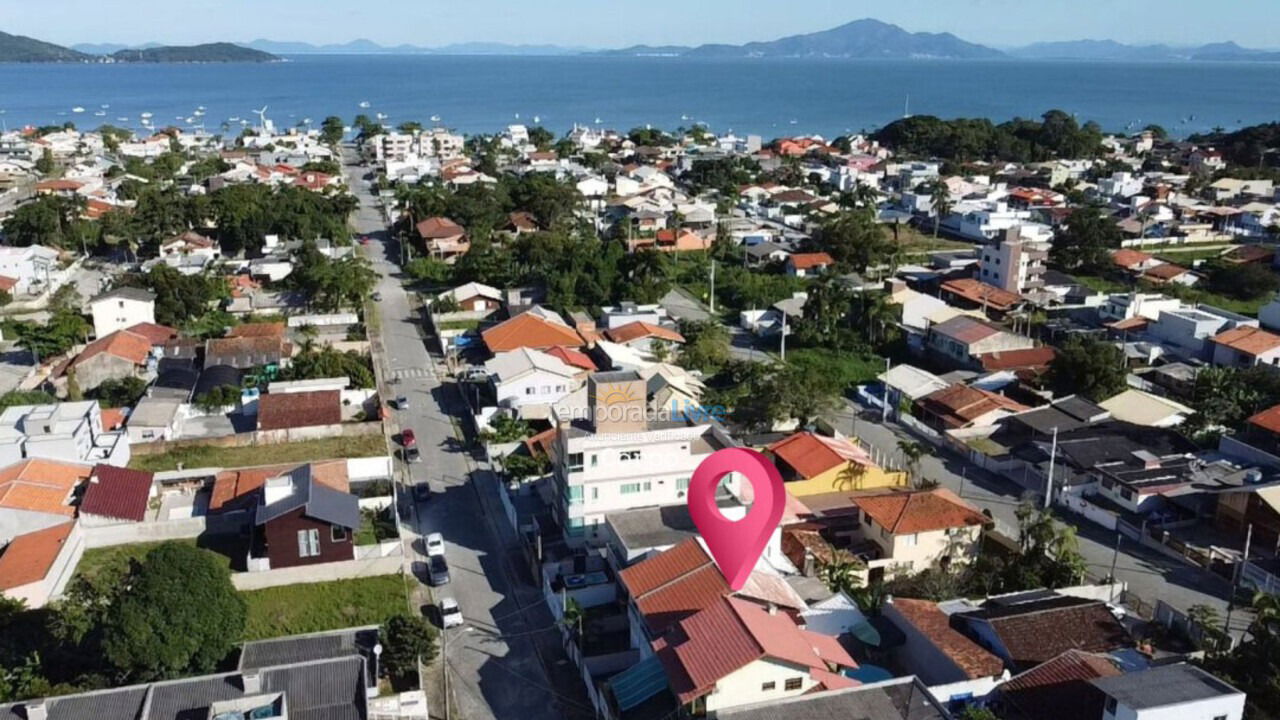 Casa para aluguel de temporada em Bombinhas (Praia de Zimbros)