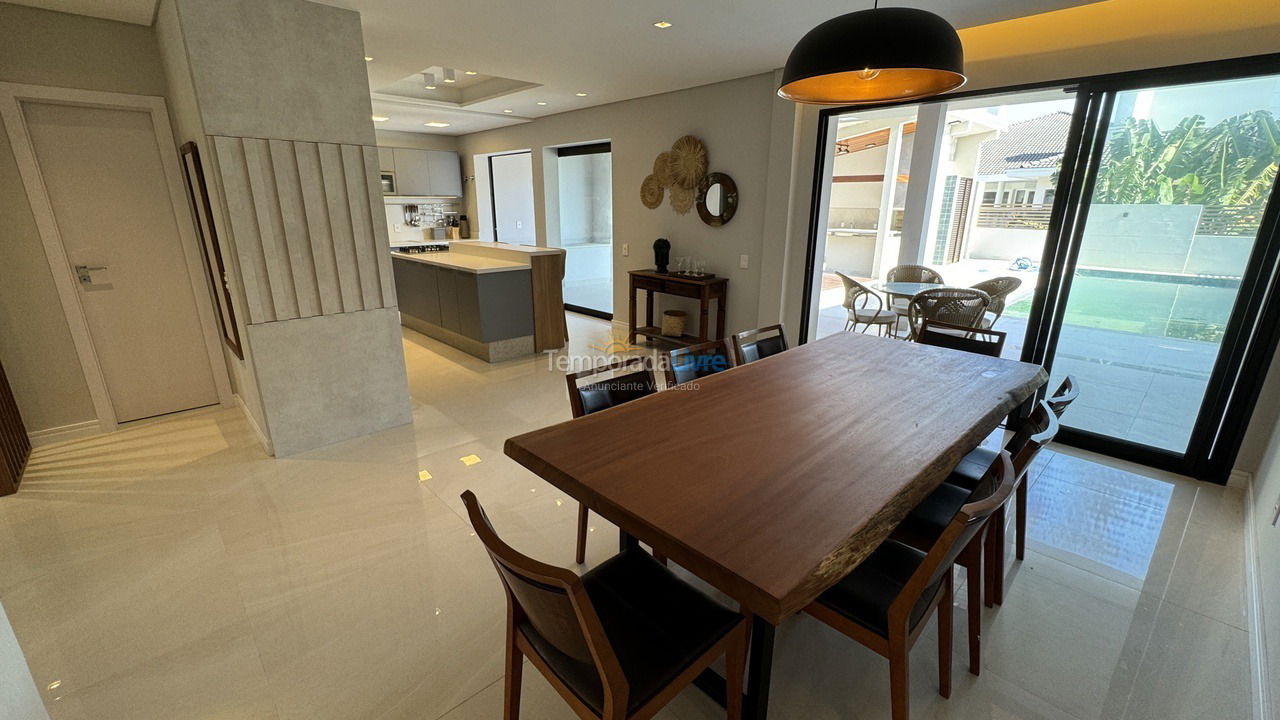 House for vacation rental in Florianopolis (Jurerê Internacional)