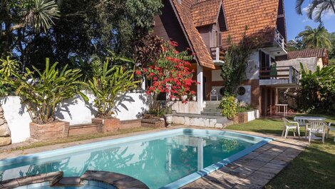 Naturaleza, piscina, chimenea| Rincón brasileño