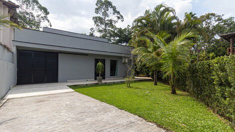 Casa alto padrão - 6 suítes a poucos passos da praia de Guaratuba