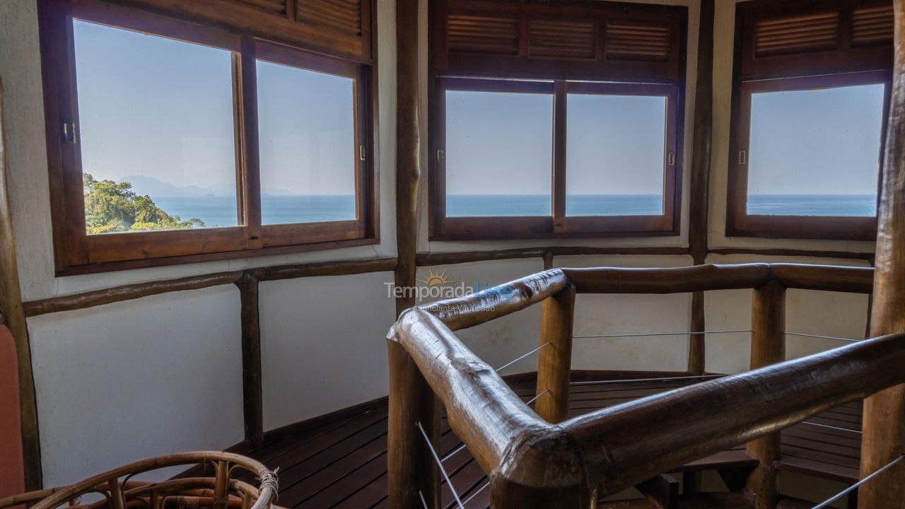 Casa para aluguel de temporada em Ubatuba (Ponta das Toninhas)