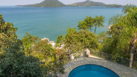 Mansion by the sea in Ponta das Toninhas