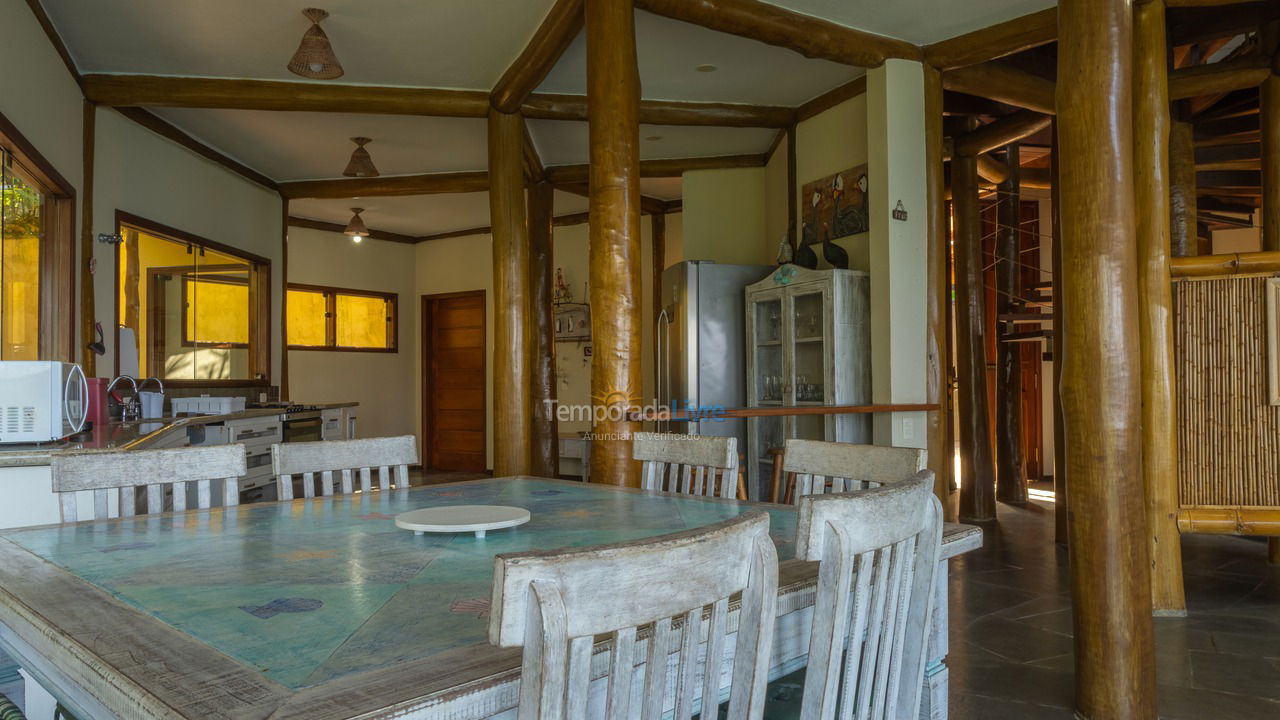 Casa para aluguel de temporada em Ubatuba (Ponta das Toninhas)