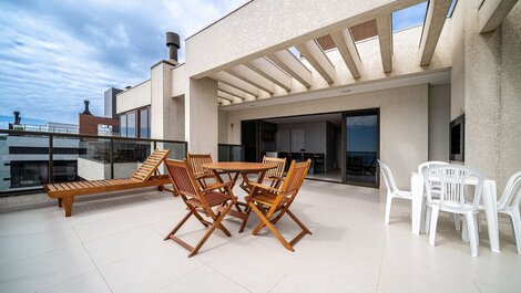 255 - High standard penthouse with 03 suites, Cond. with pool