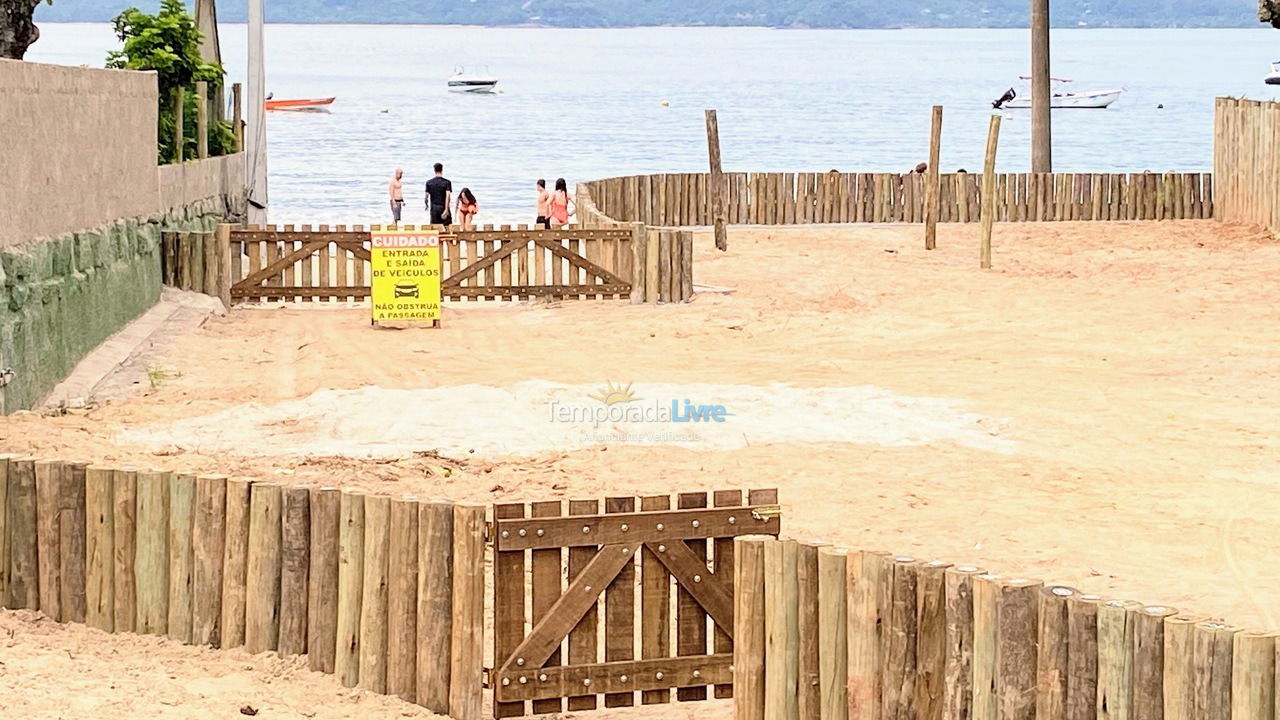 Casa para alquiler de vacaciones em Ubatuba (Praia do Lázaro)