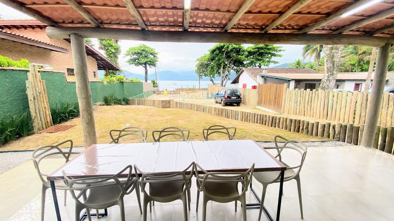 Casa para alquiler de vacaciones em Ubatuba (Praia do Lázaro)