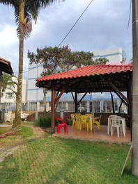 Seasonal house well located close to the beach and shops.