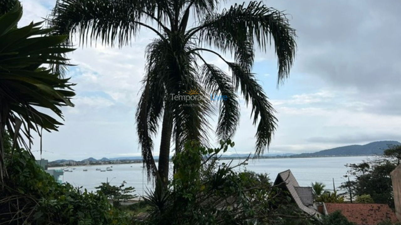 Casa para aluguel de temporada em São Francisco do Sul (Enseada)