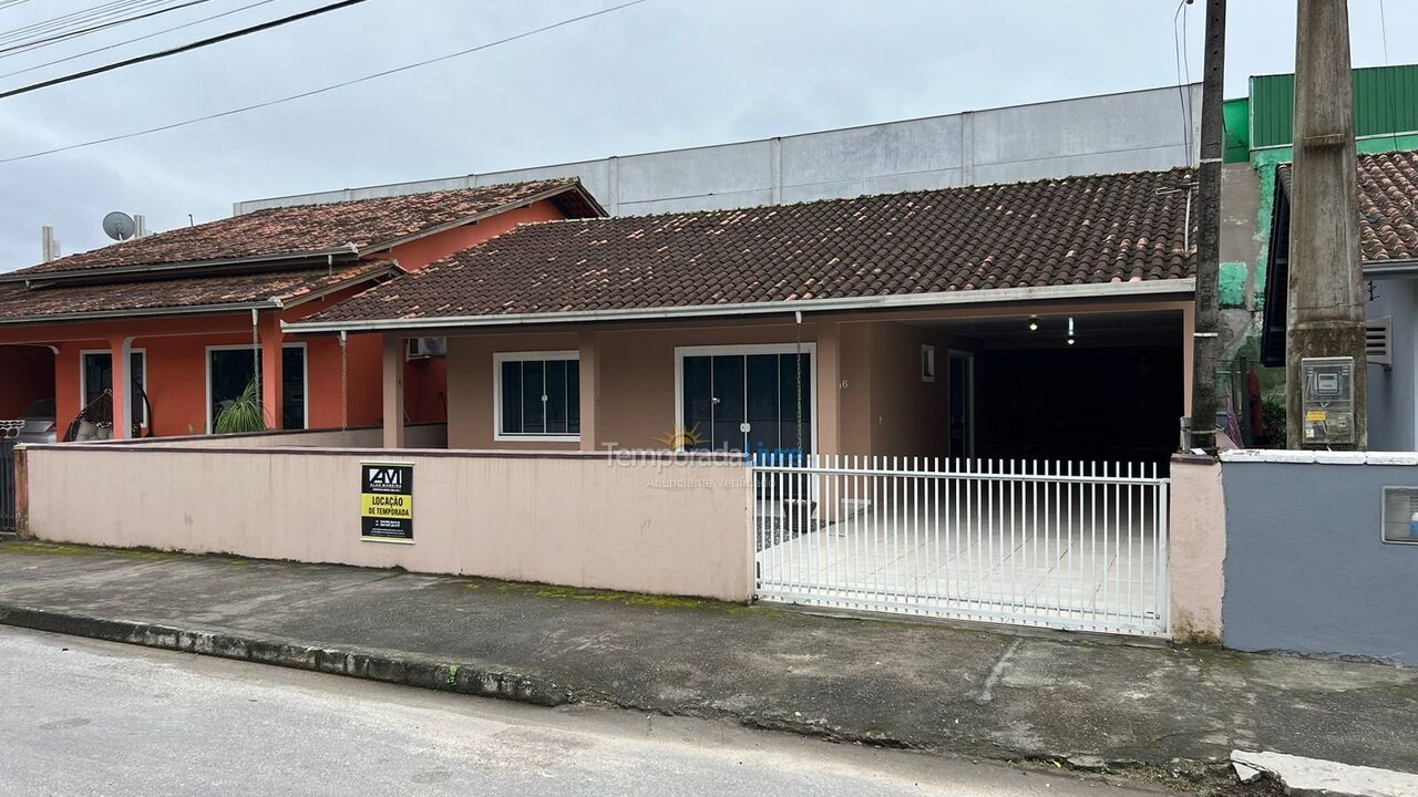 Casa para aluguel de temporada em São Francisco do Sul (Enseada)