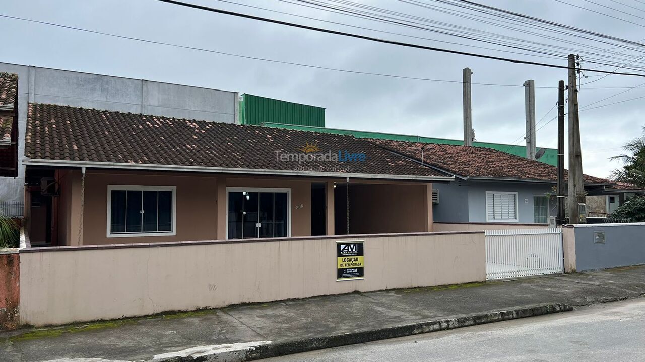 Casa para aluguel de temporada em São Francisco do Sul (Enseada)