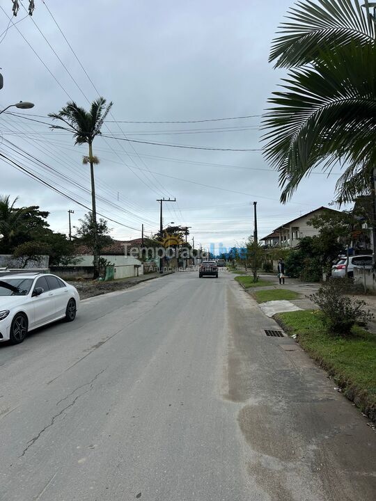 Casa para aluguel de temporada em São Francisco do Sul (Enseada)