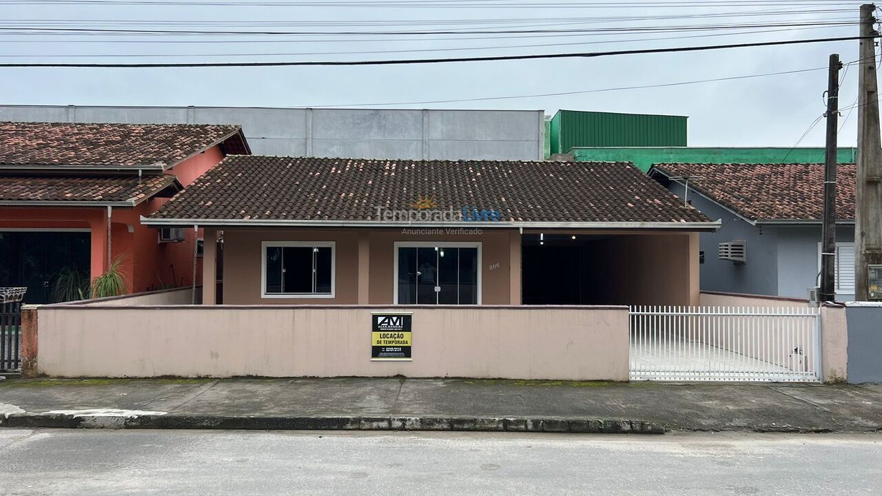 Casa para aluguel de temporada em São Francisco do Sul (Enseada)