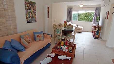 4 bedrooms, swimming pool and barbecue area. 3 vacancies. 100 meters to the beach