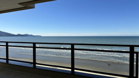 FRONT OF THE SEA - LARGE SUITABLE 4 BEDROOMS - 2 VACANCIES