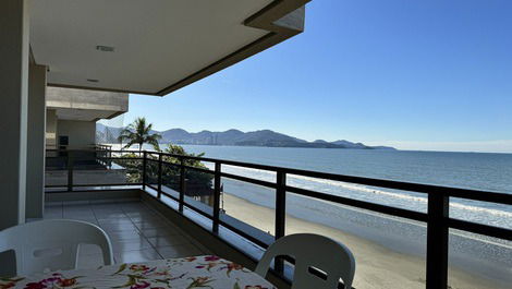 FRONT OF THE SEA - LARGE SUITABLE 4 BEDROOMS - 2 VACANCIES