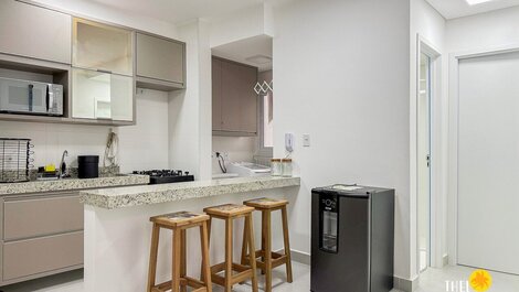 Apto 2 dorms + churrasqueira + piscina – Praia Grande