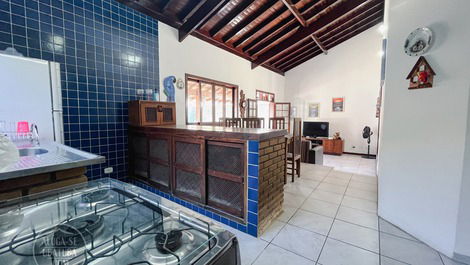 Casa com Piscina na Enseada