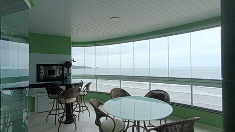 SEA FRONT APARTMENT MEIA PRAIA 215